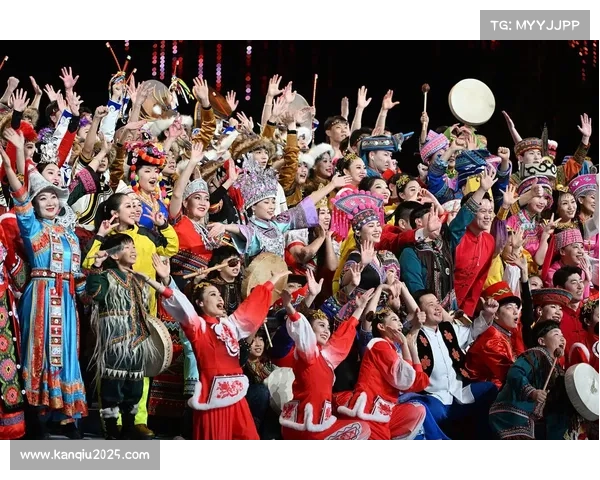 “场边星光璀璨：草原骄子宝力高与死神方便解说点燃格斗之夜”